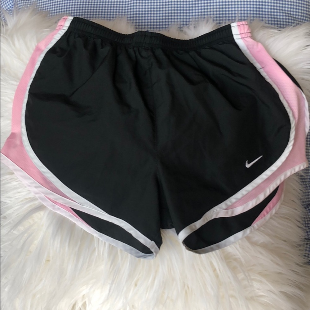 Nike women’s tempo short XS
